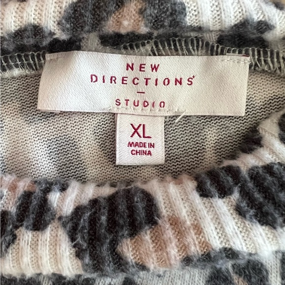 New Directions women’s leopard/cheetah print sweater - Picture 3 of 4